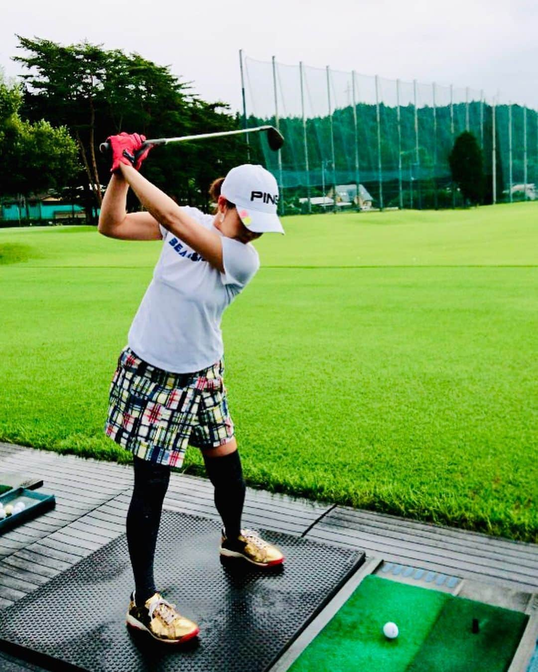 吉田玲奈さんのインスタグラム写真 - (吉田玲奈Instagram)「昨日のゴルフは久々潤ちゃんと⛳️涼しいはずの日光⛳️朝は曇りで涼しくて快適だったけどどんどん晴れて氷嚢が大活躍☀️楽しみすぎて1時間しか眠れなかったので、歩きの1.5ラウンドはバテました💦でも楽しかったー♪ 天然氷のかき氷🍓シロップ🍧とちおとめ❤️すごい美味しかった✨😘 #日光 #ゴルフ女子 #beamsgolf #ping #beamsgolfブロガー #夏ゴルフ #氷嚢 #ゴルフ #かき氷 #eyevol #bushnellgolf #v12golf #山本潤 ちゃん#reinagolf」8月31日 1時28分 - reina.yoshida.ciel.1218