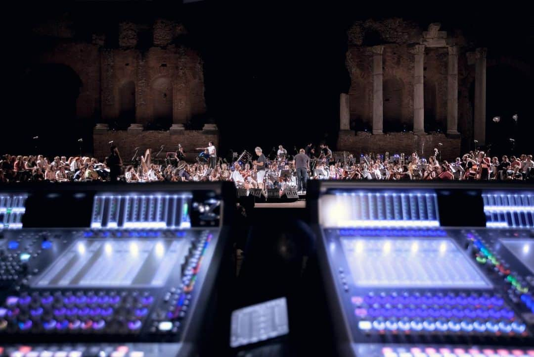 アンドレア・ボチェッリさんのインスタグラム写真 - (アンドレア・ボチェッリInstagram)「. Rehearsal at Teatro Antico in #Taormina, #Sicily . ph: Lorenzo Montanelli」8月31日 1時50分 - andreabocelliofficial