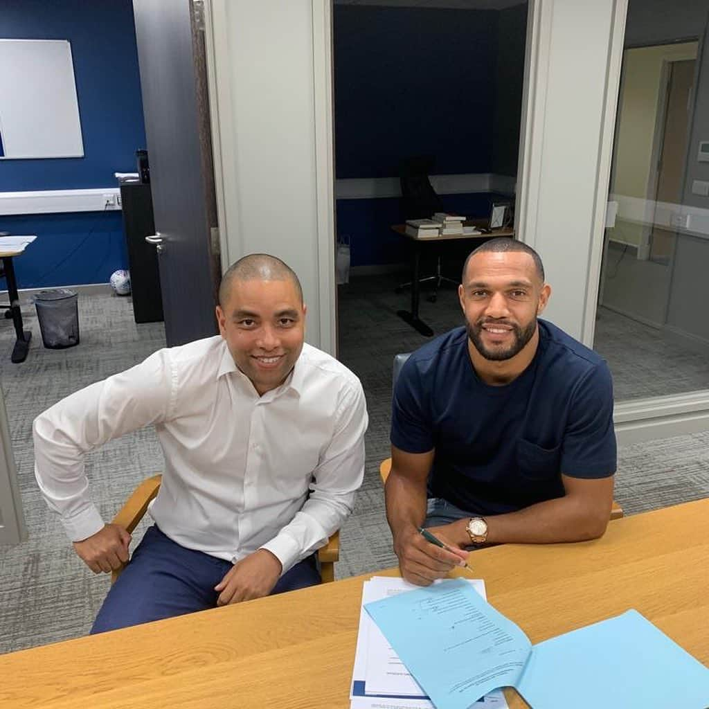 マット・フィリップスさんのインスタグラム写真 - (マット・フィリップスInstagram)「Pleasure to extend my time here with the baggies! 💪🏽🙌🏽」8月31日 1時59分 - phillips1303