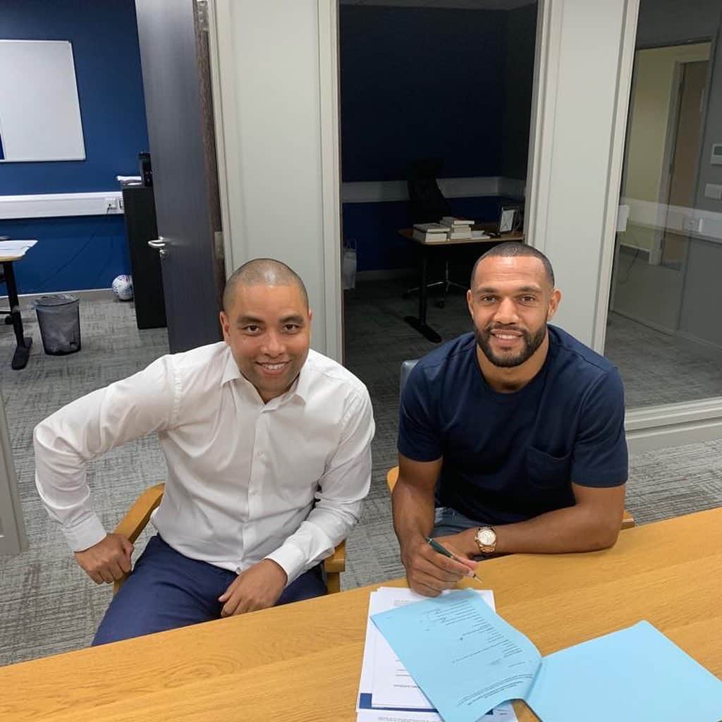 のインスタグラム：「Pleasure to extend my time here with the baggies! 💪🏽🙌🏽」