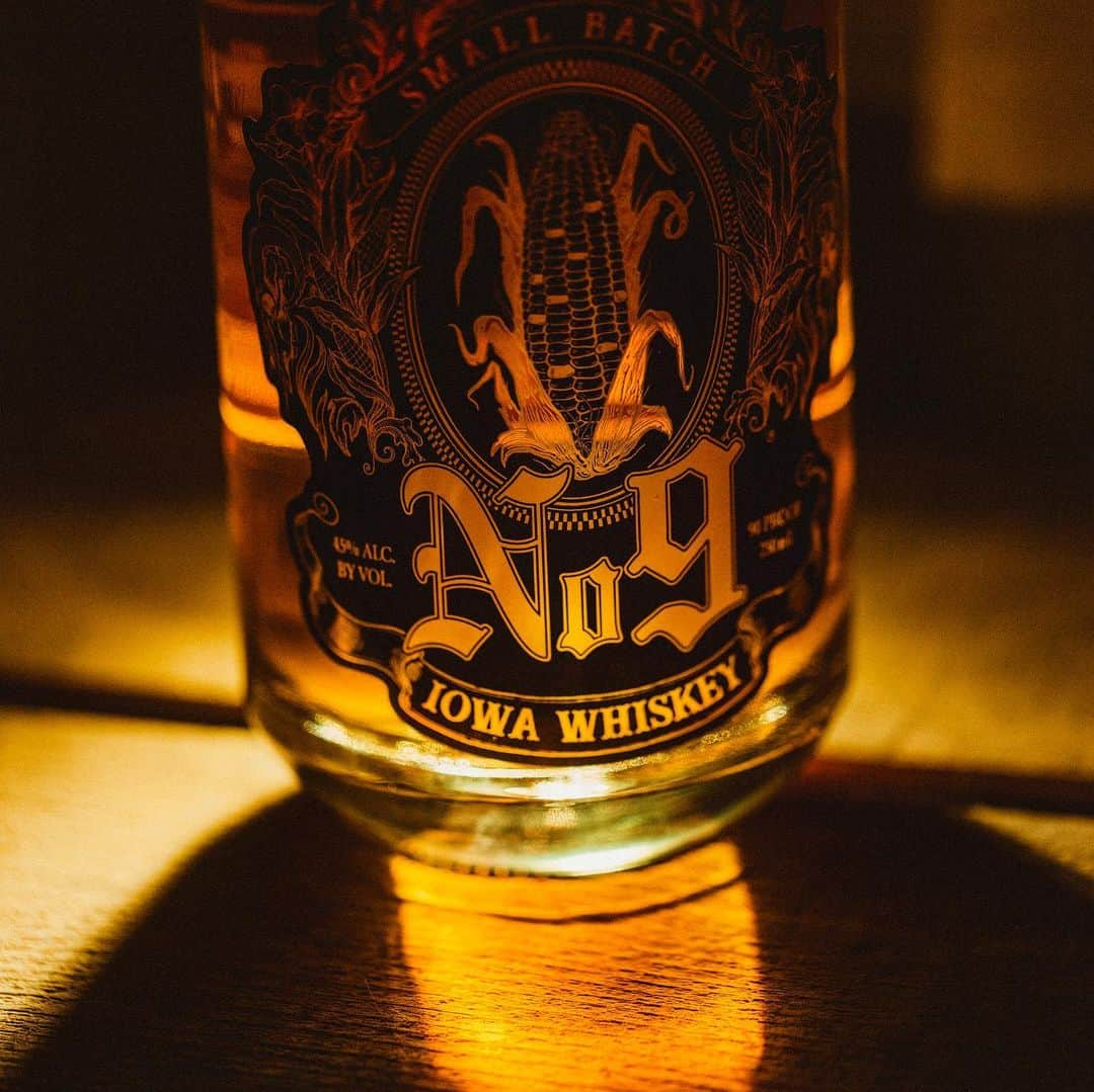 Slipknotさんのインスタグラム写真 - (SlipknotInstagram)「Pick up your bottle of Slipknot No. 9 Iowa Whiskey online at slipknotwhiskey.com, and join members of the band at each bottle signing as they get announced. We’ll be at Bethany Wines & Liquors in Hazlet, NJ today starting at 2pm. See you there. 🥃🐐 @slipknotwhiskey」8月31日 2時00分 - slipknot