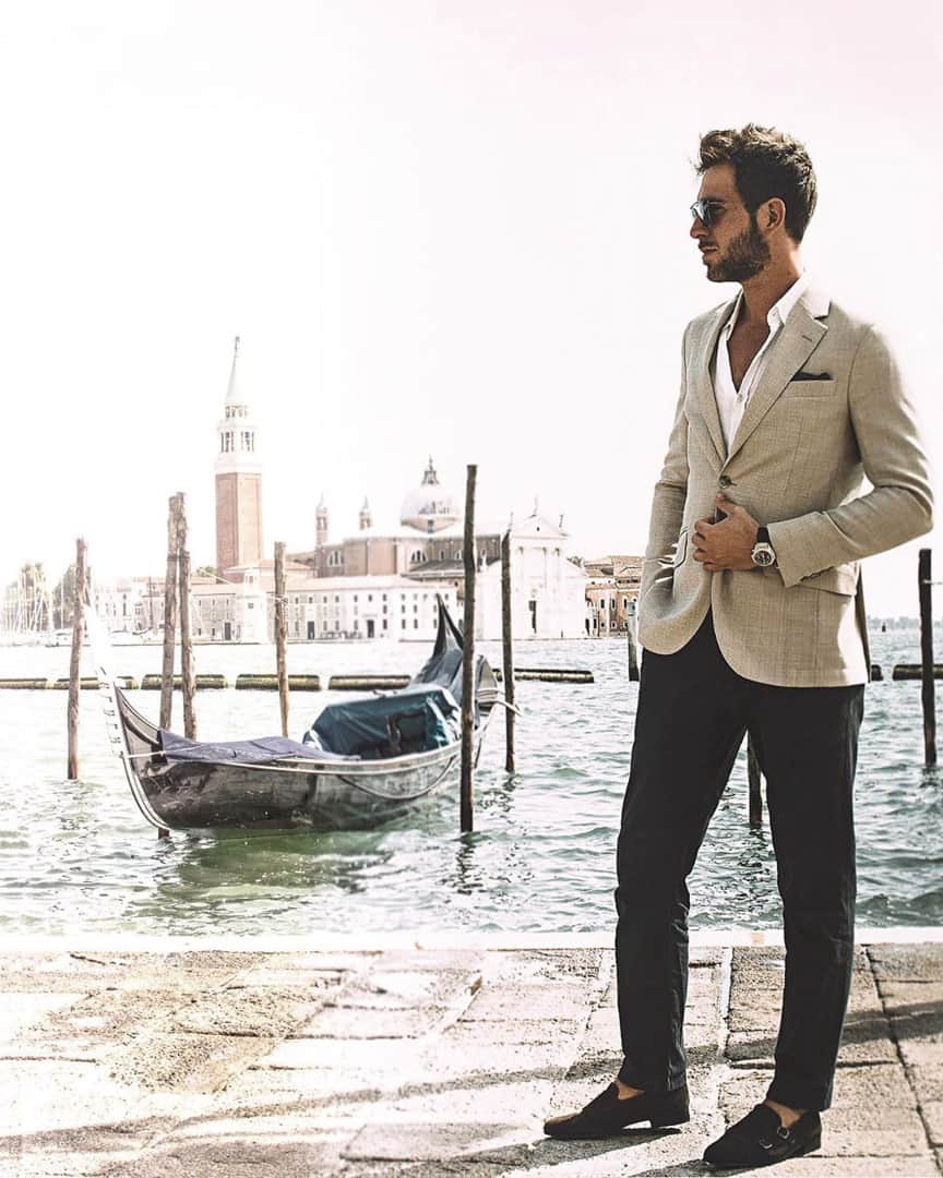 ハケットのインスタグラム：「It doesn't get more stylish than this. Make like @juan__vidal and pair your wear-anywhere classic blazer with modern day staples for a look that's hard to beat. #Hackett #Regram @juan__vidal」