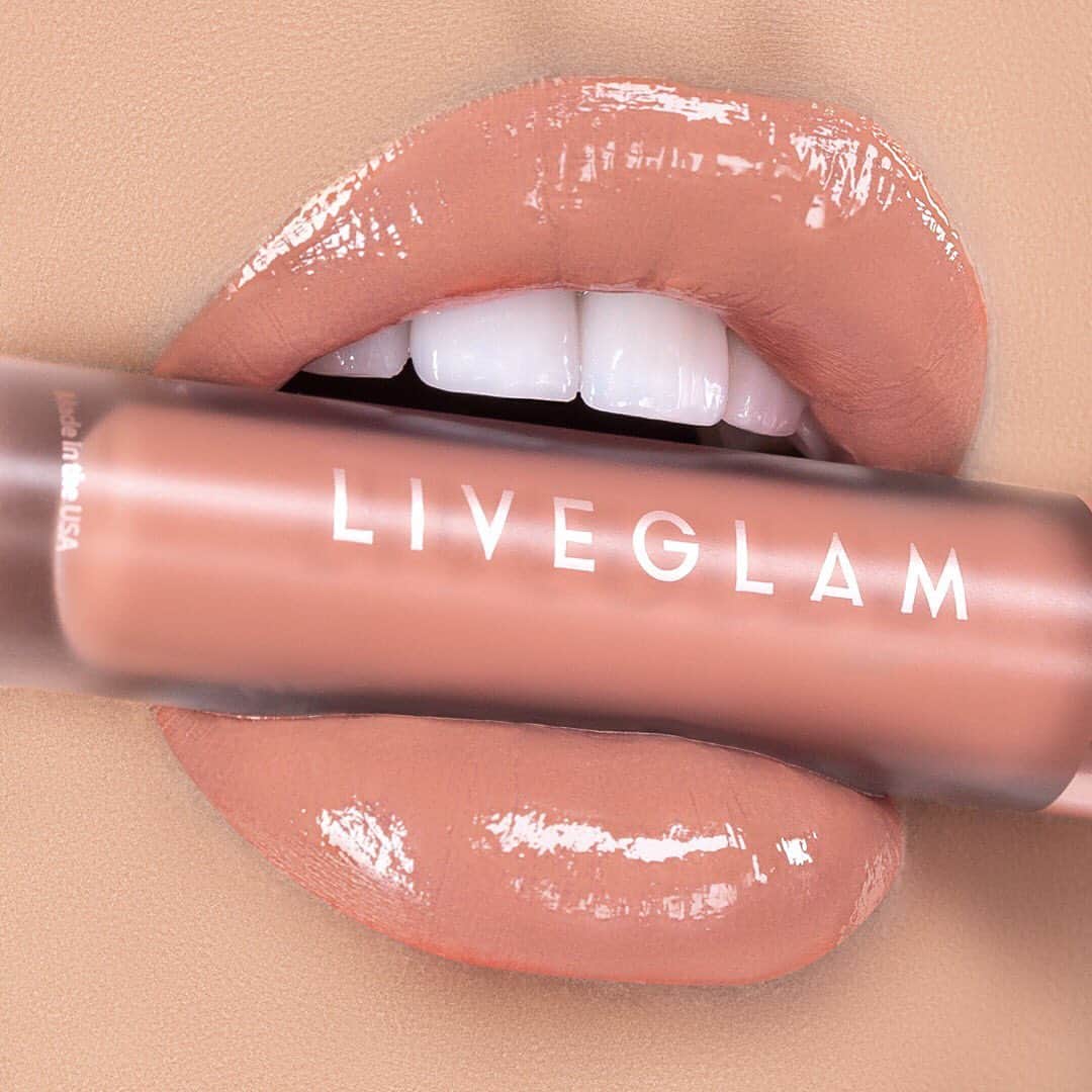 LiveGlamさんのインスタグラム写真 - (LiveGlamInstagram)「Meet your new wing-woman, Plane Jane 👩‍✈️ This Peachy Nude gloss looks #flawless on any skin tone! Tap to grab our #LiveGlam September 2019 KissMe Collection ✈️ #LiveGlamFam」8月31日 2時02分 - liveglam