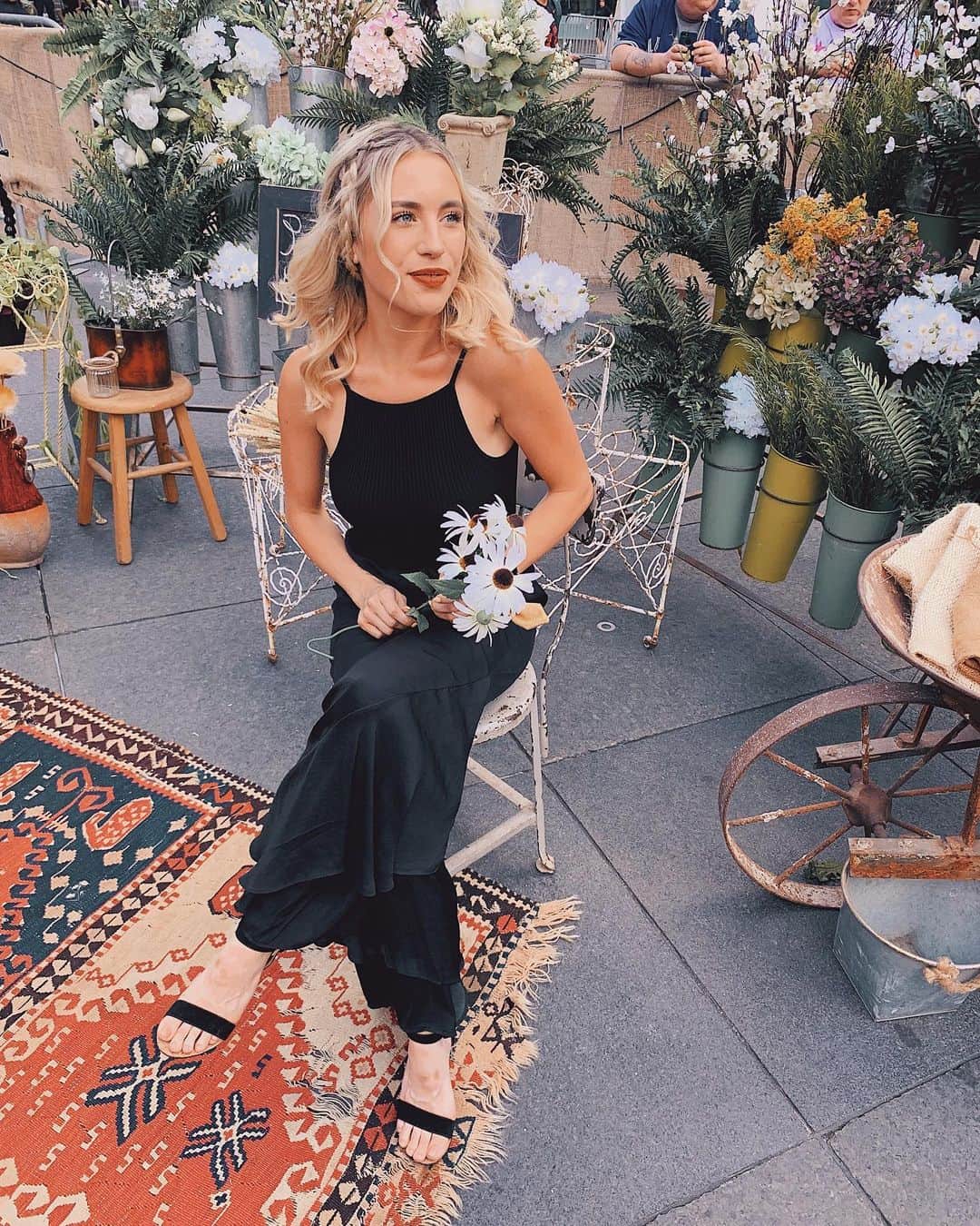 Kalyn Nicholsonのインスタグラム：「#ad surrounded by 🌸 at The #CarnivalRow Night Market @ydssquare.  We watched the first episode of @primevideoca’s @CarnivalRow which launches today! I’m pumped to drink in the rest of the series all Labour Day long weekend 🖤! #TheBurgueTO」