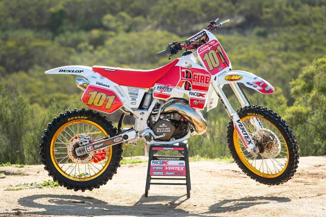 Racer X Onlineさんのインスタグラム写真 - (Racer X OnlineInstagram)「Like this sweet Honda CR500 @davidpingree101 rode earlier this week in our latest bike build? Well you're in luck—the bike is being auctioned off through @road2recovery. For more information on the auction, click the link in our bio. The auction will end at 6 a.m. EST on September 4, so make sure to get your bid in now! Photos by @cudby」8月31日 2時10分 - racerxonline