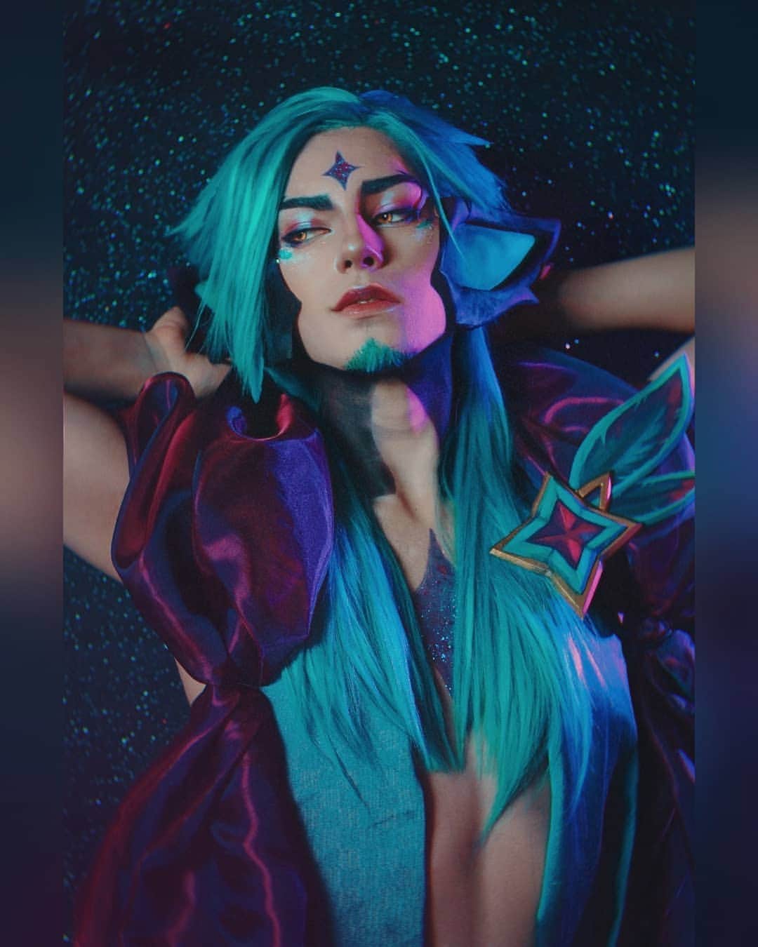 Geheさんのインスタグラム写真 - (GeheInstagram)「thanks Riot Games  for making Star Guardian Rakan dark and edgy 🙏 ✨ (and thanks Nyx cosmetics for making highlighters like these oof 🗣️) #LeagueOfLegends #LeagueOfLegendsCosplay #StarGuardianRakan #StarGuardian  #cosplay」8月31日 2時20分 - geheichou