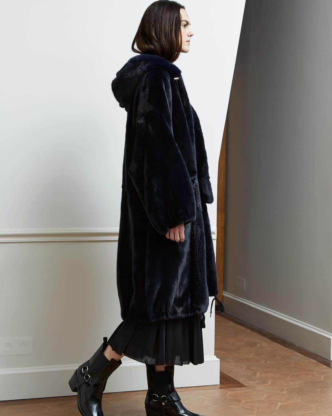 のインスタグラム：「Different Colors, high quality and a chic design. Here is our coat #fete, a unique creation by Inès & Maréchal #sustainablefashion #buylessbuybetter #frenchfashion #minimalism #fashionconscious #woolcoat #uniquestyle #elegance」
