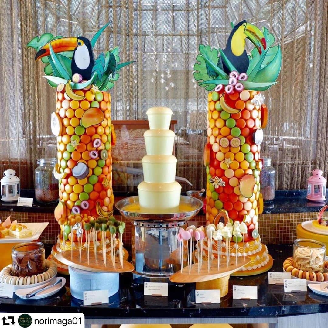 のインスタグラム：「#FridayFanFeature：トロピカルで爽やかな夏のデザートをお楽しみください。＃Tavola36Osakaで旬のトロピカルデザートを味わって夏を満喫しましょう。  @norimaga01さん、#Tavola36SweetsBuffet の素晴らしいショットをありがとうございます。毎週金曜日に#LiveItWellOsaka と題してキャンペーンを開催します。スイスホテルが掲げる#洗練された時 のハッシュタグをつけて投稿してください！  #FridayFanFeature: Delight in tropical hues and fruity treats. Check out this season's tropical sweet buffet spread at #Tavola36Osaka, a great way to welcome the summer!  Thanks @norimaga01 for this awesome shot of our #Tavola36SweetsBuffet! Have any photos at the Swissôtel Nankai Osaka? Tag us #LiveItWellOsaka for a chance to be featured!」