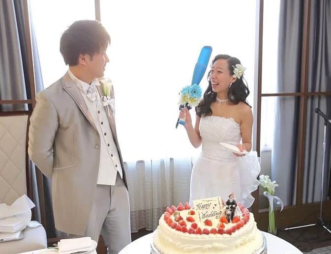 楽婚【公式】Instagramさんのインスタグラム写真 - (楽婚【公式】InstagramInstagram)「@rakukon をフォローして 『#楽婚』をつけて、 お写真の投稿大歓迎♡ 公式IGでリグラムされるかも！？ . ♥楽婚の先輩カップル  Yuma & Mari  会場：#東京ベイ舞浜ホテル >https://www.rakukon.com/couple/yuma-mari-20190217/ . 素敵なウェディングケーキにドレスとバイク好きなお二人ならではのケーキトッパーが可愛いです♩ 受付装飾からもお二人らしさがでています！ .  Webでご予約はTOPのURLより♡ ⇒@rakukon . #楽婚 #rakukon #ベストブライダル #wedding #ウェディング #フォトウェディング #プレ花嫁 #卒花 #日本中のプレ花嫁さんと繋がりたい #プラコレ #marryxoxo #ウエディングニュース #花嫁 #卒花嫁 #2019年春婚 #2019年夏婚 #2019年冬婚 #結婚式準備 #weddingdress #ウェディングドレス #チャペル挙式 #ウェディングケーキ#ケーキトッパー」8月30日 17時54分 - rakukon