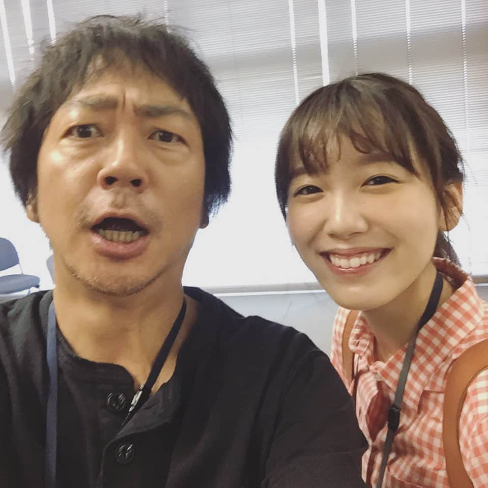 テレビ朝日 ドラマ「サイン-法医学者 柚木貴志の事件-」さんのインスタグラム写真 - (テレビ朝日 ドラマ「サイン-法医学者 柚木貴志の事件-」Instagram)「﻿ #サイン 師弟コンビ👌﻿ ﻿ #大森南朋﻿ #飯豊まりえ﻿ #サイン名物﻿ #師弟コンビ﻿ #仲良しなんです﻿ #2人で自撮り﻿ #可愛いすぎかっ﻿ #見てるこっちも﻿ #ほっこりする﻿ #楽しい楽しい現場より﻿ #ご報告でした❤️ ﻿ #テレビ朝日 #ドラマ #夏﻿ #次回は #9月5日」8月30日 18時04分 - sign.2019