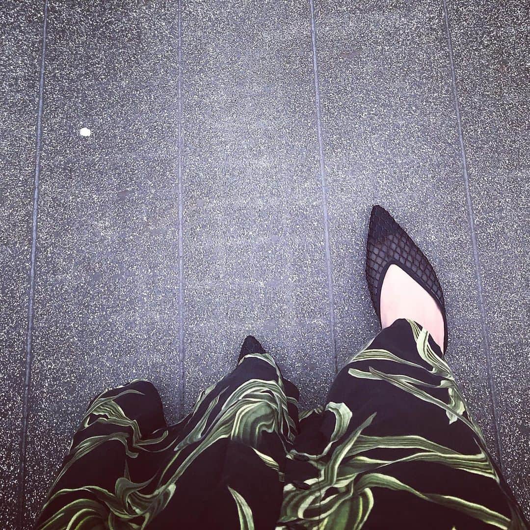 土田瑠美さんのインスタグラム写真 - (土田瑠美Instagram)「またまたZARA の靴 ヒール無しのシースルーで可愛い🍂 ヘアカラーも気分を変えたくてかなり暗めにしてもらいました @_t_y_3_2_5_  ありがとう~」8月30日 18時09分 - ru0711