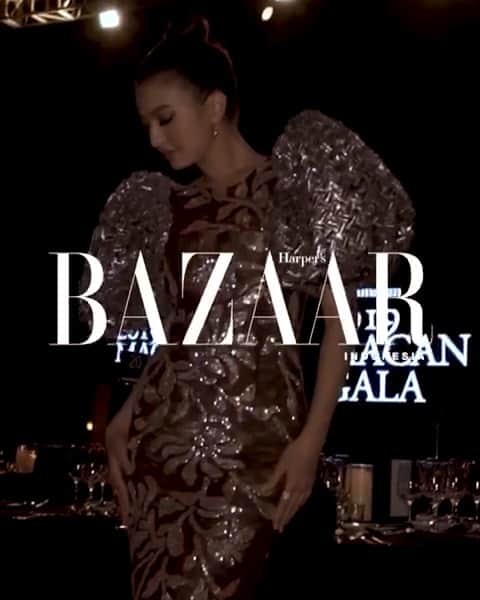 ラライン・シャーのインスタグラム：「Had a blast at the @museummacan gala ❤️ What a joy to be able to give back through art! Thank you @bazaarindonesia for the opportunity to host it.」