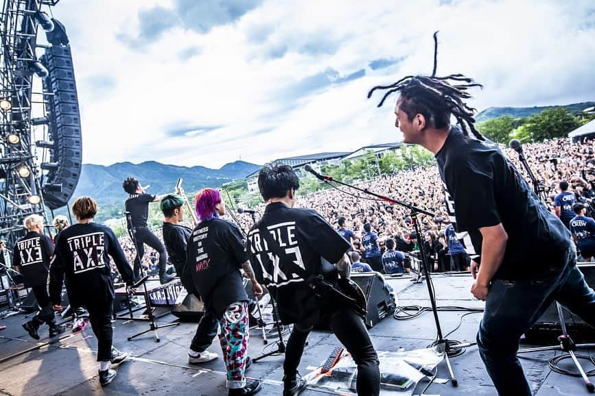 Sugiさんのインスタグラム写真 - (SugiInstagram)「TRIPLE AXE TAKEOVER  SWEET LOVE SHOWER 2019 Photos by @hayachinphoto  #TAT19 #ラブシャ」8月30日 18時40分 - sugi_coldrain