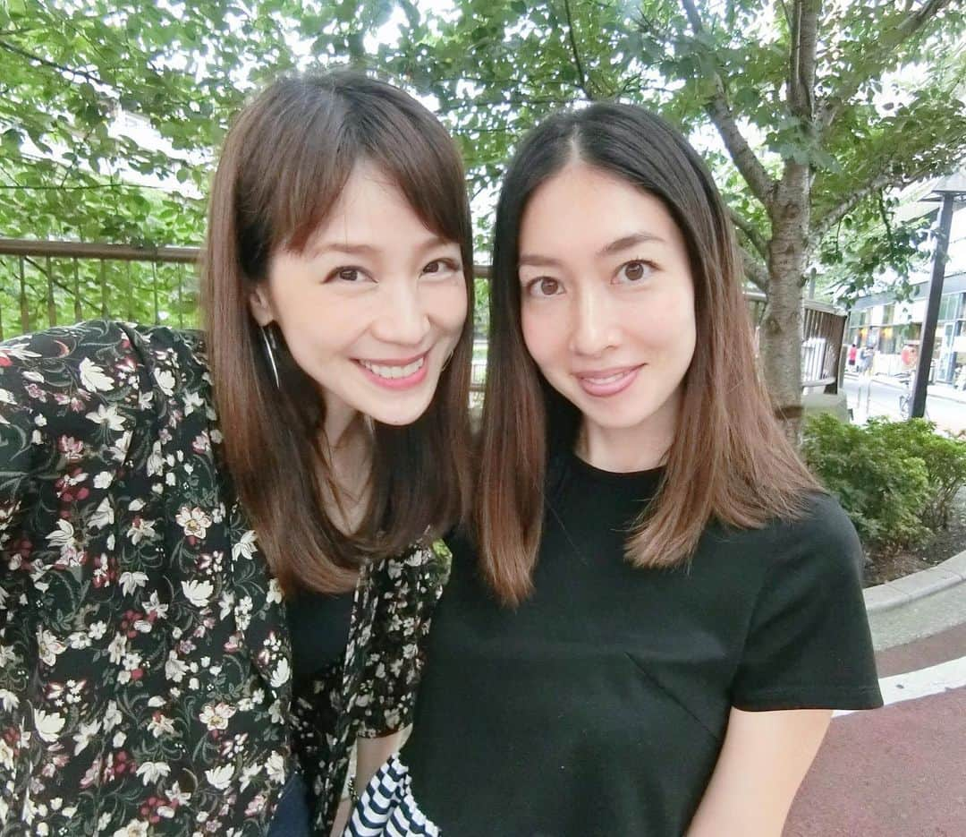 相沢まきさんのインスタグラム写真 - (相沢まきInstagram)「小林恵美ちゃん❤️ いつ会っても小顔でめっちゃスタイルがいい安定の美女😁 明日は地元新潟にてBSN12:10〜『なじラテ』生放送に出演します😁  #小林恵美 ちゃん  #おっぱいあるのにスレンダー #神様が二物を与えた人物 #bsn #なじラテ」8月30日 18時34分 - maki_aizawa0414