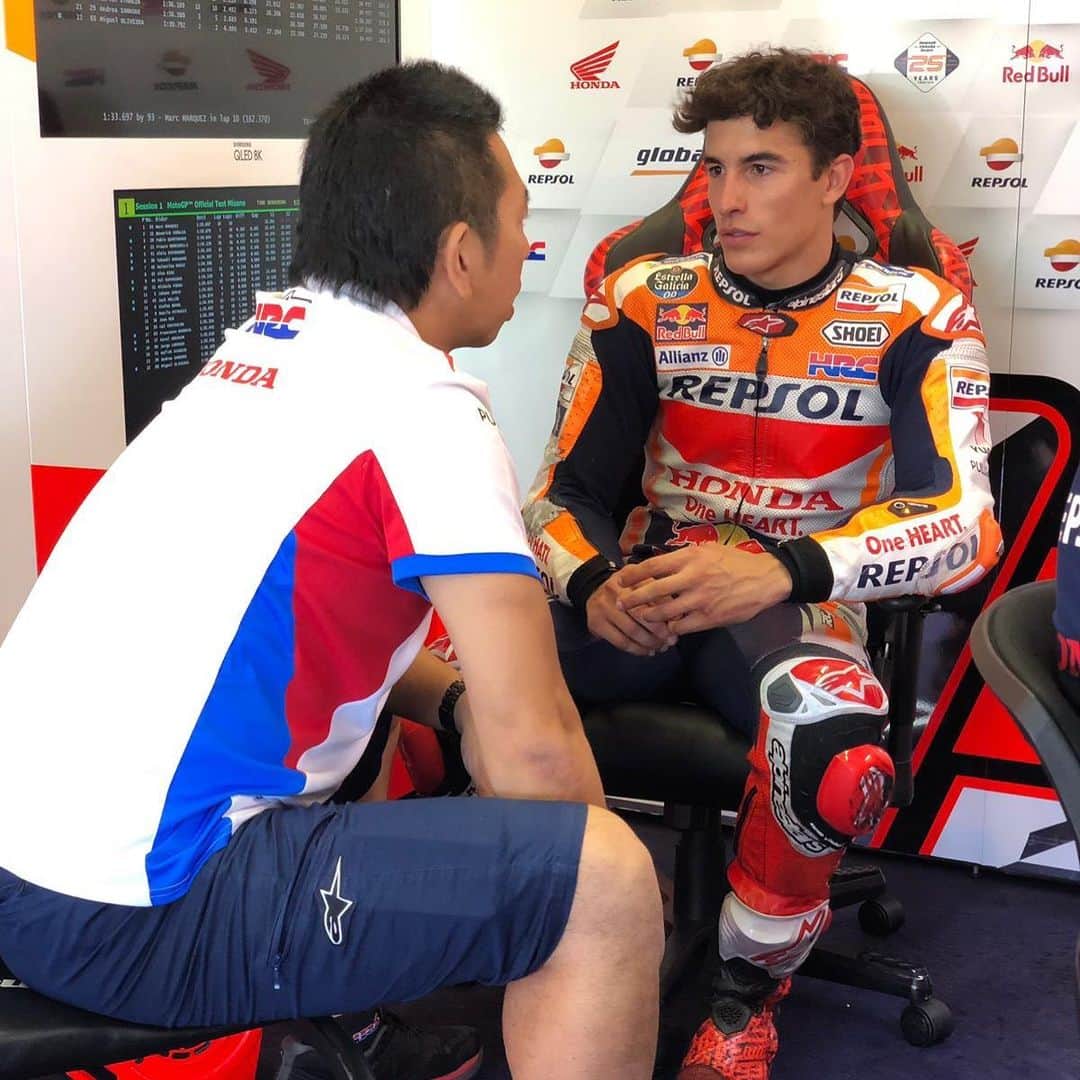 レプソル・ホンダのインスタグラム：「Planning... 📝」