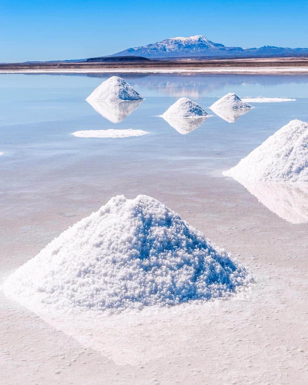 Lonely Planetのインスタグラム：「Whether a mind-expanding trip to #Namibia's Namib-Naukluft National Park for Sagittarians, or a soul-searching adventure in #Bolivia's Salar de Uyuni for Geminis, tap our bio link to check out your travel horoscope for the upcoming month...」