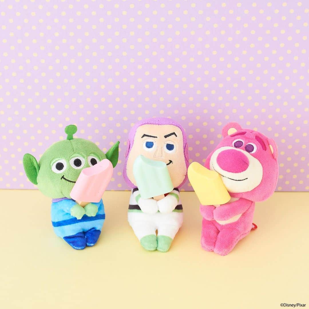 ちょっこりさん【公式】のインスタグラム：「#20190830 * 残暑がきびしいけど つめたーいアイスで元気回復！ * #ちょっこりさん #ディズニー#ディズニーグッズ #ぬい撮り#ぬいぐるみ #chokkorisan#disney #takaratomyarts #ぬいぐるみと撮り隊 #disney写真部 #ディズニーグッズ #ちょっこりさん好きな人とつながりたい」