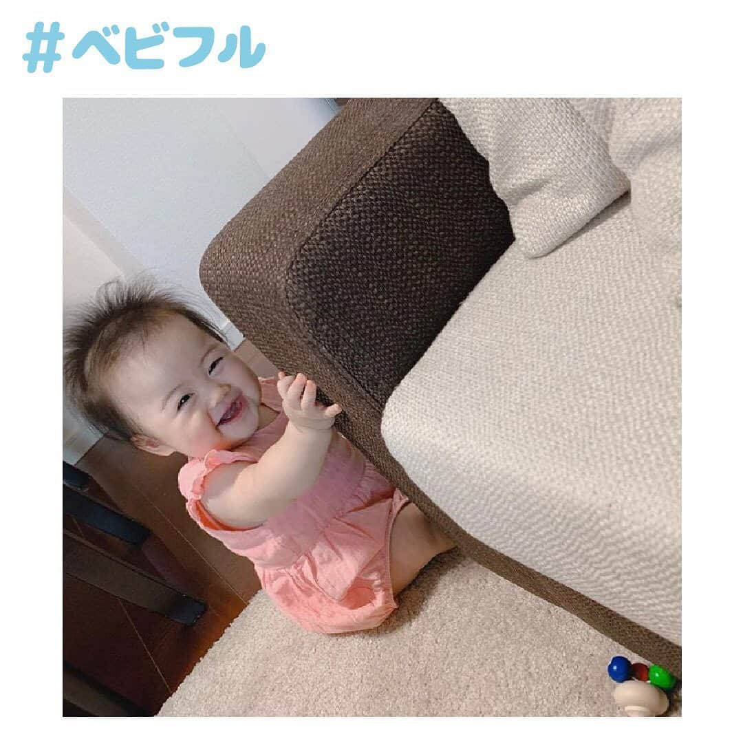 Babyful Storeさんのインスタグラム写真 - (Babyful StoreInstagram)「いない...いない...？😂 . #ベビフル いつもベビフルをありがとうございます😌 . . 本日のピックアップ画像📸は… @naaachan1215 さん👑✨ . . ばぁ！！😳💓💓 はじける笑顔で「ばぁ」する娘ちゃん まるっと全てが愛おしいです、、🙏🏻✨ . いないいない、、してなくて 半分お顔をのぞかせているところも 衝撃的の可愛さすぎて、完敗🙇🏻‍♂️ . 娘ちゃんの「いないいないばぁ」見たさに、 こっちも、いないいないばぁ永遠に 繰り返してしまいそうな勢いです 🏃🏻‍♂️🏃🏻‍♂️🏃🏻‍♂️💨 . . この度は、ソファを掴んでいるおてても含めて、最強に愛しいお写真をありがとうございます💓 . . 🌞🌞🌞🌞🌝🌞🌞🌞🌞🌞🌝🌞 . ＼🎉👴🏻敬老の日ギフト新発売👵🏻 ／ 今年の敬老の日は、9/16(月)‼️🍵)) . ベビフルマグカップ☕️ デザインが約140種類もあること ご存知でしたか😳✨✨ . 🤷🏻‍♀️🤷🏻‍♂️💭悩みに悩んで悩みぬいて "お気に入り"をぜひ！見つけてみてください . 🔸🔸🔸🔶🔸🔶🔸🔸🔸🔶🔸🔸 . ❇️🔅LINEにて ＼お得な #クーポン 配布中🎁✨／ . ➡️【早割！150円OFFクーポン】🎫💕 ベビフル全商品に使える早割クーポン！ 💪🏻😎敬老の日ギフトはお早めの購入がお得です . ⬇️ プロフィールのリンクから ベビフルのLINEを友だち追加してね🌱 ⇨ @babyful_official . 🌞🌞🌞🌞🌝🌞🌞🌞🌞🌞🌝🌞 . . . 🚫ベビフルでご紹介する画像や動画を、 ご本人様の許可なく無断転載はしないよう お願い申し上げます。 . ピックアップさせて頂いた皆様 投稿に関するご相談はDMにて お気軽にご連絡ください🌼 . 今後とも#ベビフル を どうぞよろしくお願いいたします🙇🏻‍♀️✨ . . #赤ちゃん #親バカ部 #育児 #子育 #癒し #家族 #成長記録 #子育て #amanoppo #出産祝い #赤ちゃんのいる生活 #赤ちゃんのいる暮らし #子育てグラム  #instalove #ベビフルムービー #笑顔が人を幸せにする #ギフトセット #敬老の日」8月30日 19時07分 - babyful_official