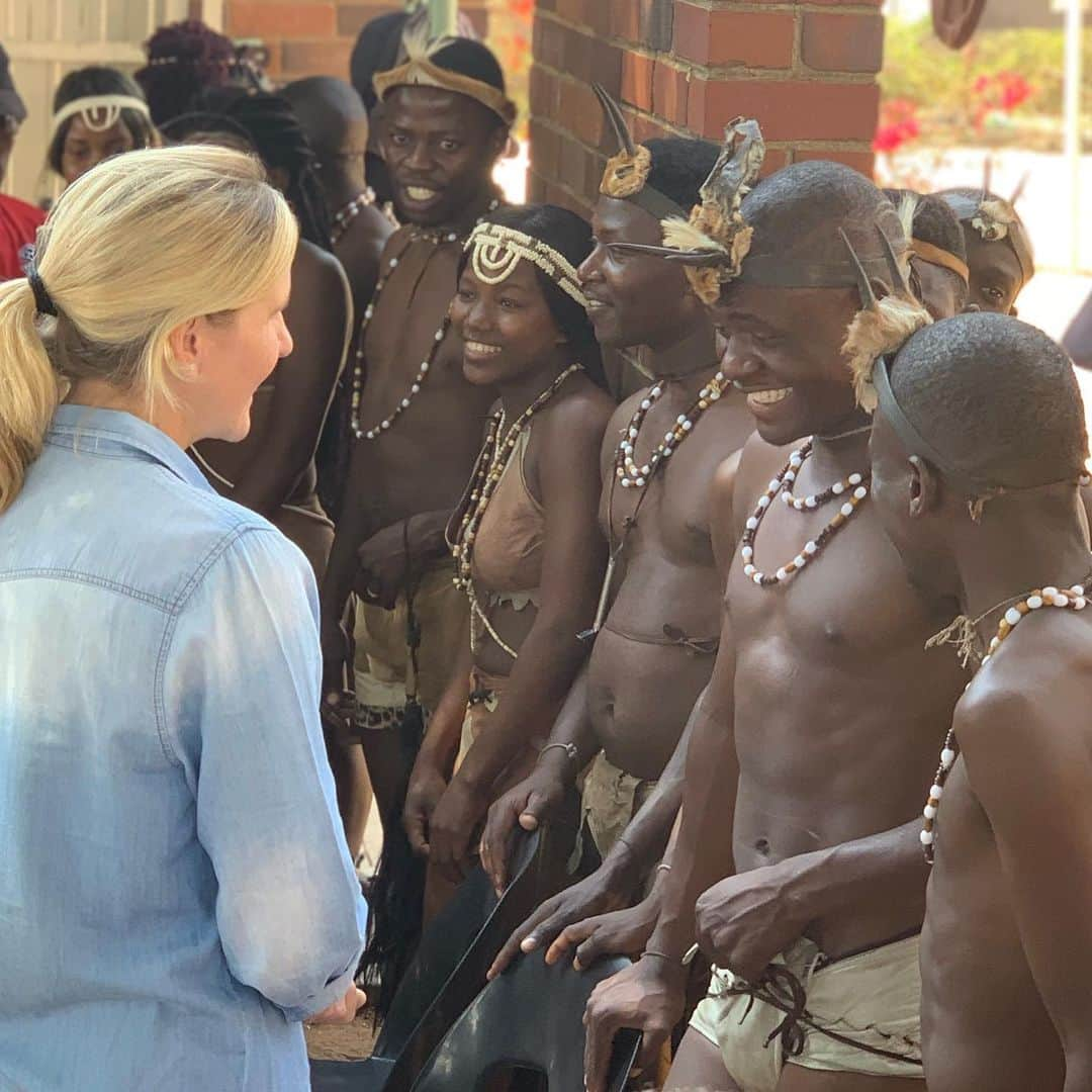 カースティ・コベントリーのインスタグラム：「‪City of Kings and Queens! ‬ ‪I ❤️ #Bulawayo and we must work towards making this city into an Arts and Culture destination!‬ ‪#ZimbabweArt #ZimbabweCulture #ZimbabwePeople #ZimbabweTourism‬」