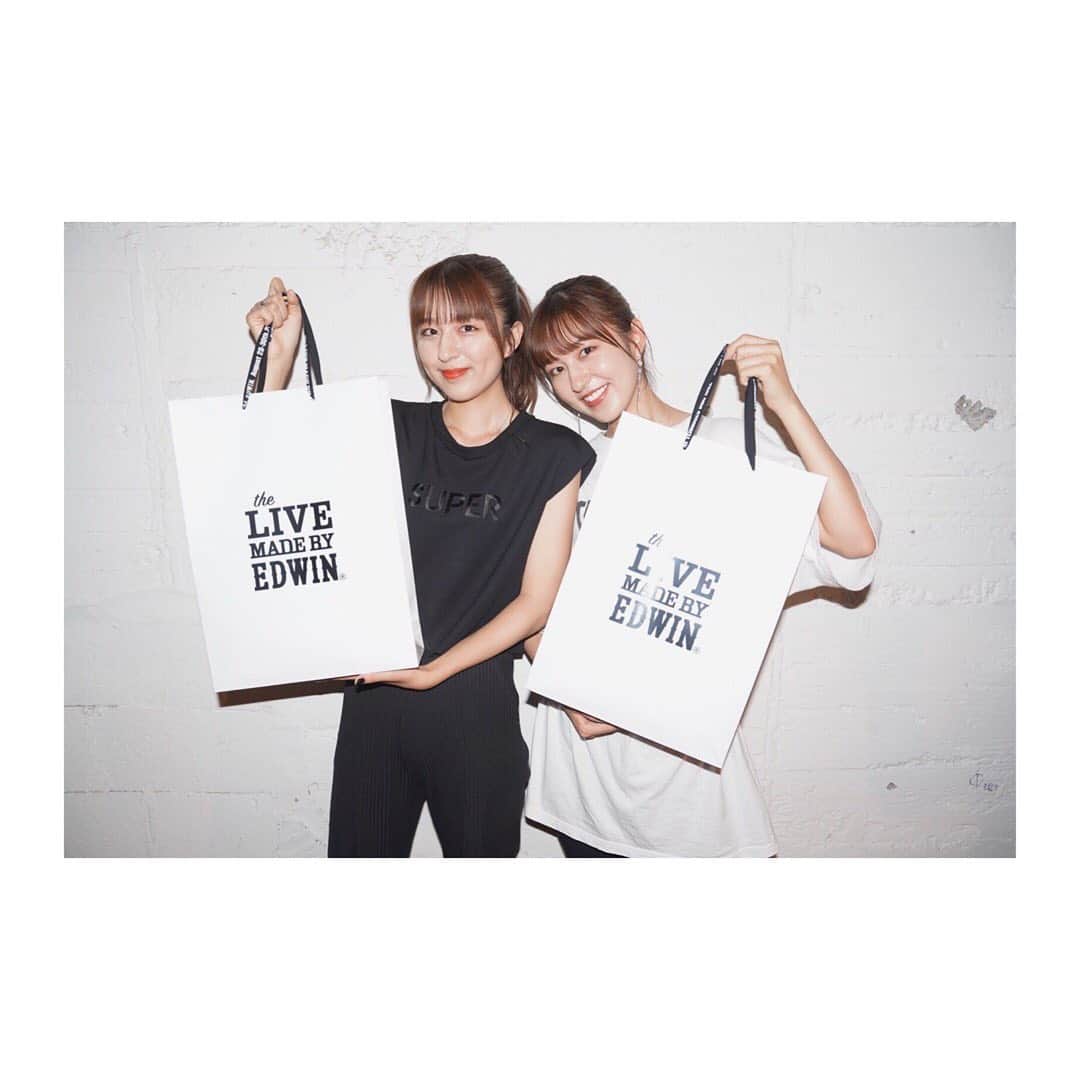 のインスタグラム：「. EDWINさんの展示会へ📷 りかりこの写真も 展示していただきました！ うれしいな〜〜 みんなでジーパン女子なろ👖✌︎ #リカリコグラム #りかりこ #ジーパン女子 #EDWIN さん #双子 #twins」