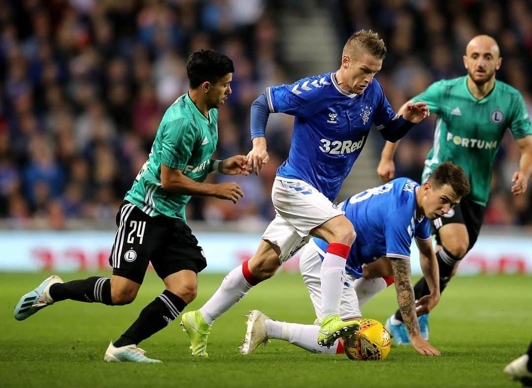 スティーヴン・デイヴィスさんのインスタグラム写真 - (スティーヴン・デイヴィスInstagram)「Nights like these at Ibrox 😁💙 great effort from all the boys and fans incredible once again 👏🏻」8月30日 19時36分 - s_davis_8