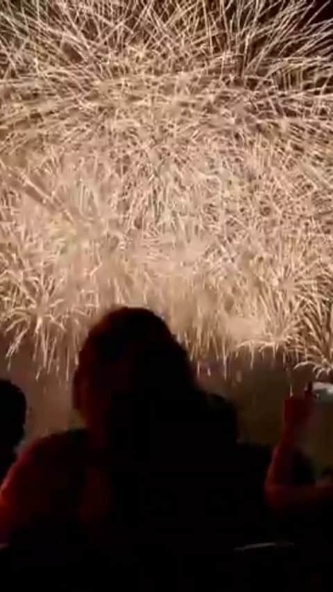 小橋賢児のインスタグラム：「今年は会場を新たに、まさに0からの構築でしたが 結果いろんなところを進化させる事が出来て感謝です！ 来月はサウジアラビア、建国記念日です！ 日の丸背負って頑張ってきます🔥 「STAR ISLAND 2019」のメモリーズクリップが完成しました！ 本日はメモリーズクリップの他、STAR ISLANDの嬉しいニュースを皆さまへお届けいたします！  まずは“STAR ISLAND 2019 MEMORIES CLIP“をお楽しみください✨ ”2019: A SPACE ODYSSEY” 2019/07/20 宇宙への航海。 私たちの想像を創造に変えることが出来る場所。 感動の一夜を動画で追体験ください。  STAR ISLAND 2019にご来場くださった皆さま、誠にありがとうございました‼️ またお会いできる日を楽しみにしております！ ‼重大発表‼ 【Saudi Arabiaでの開催が決定】  サウジアラビアの建国記念日、2019/09/23にジェッダにて「STAR ISLAND SAUDI ARABIA -NATIONAL DAY EDITION」を開催いたします！  STAR ISLAND実行委員会は、 日本の伝統花火🎆を世界へ、そして未来へ繋げて参ります！  今後も「STAR ISLAND」は海外展開を加速させていきますので、 皆さまご期待ください！」