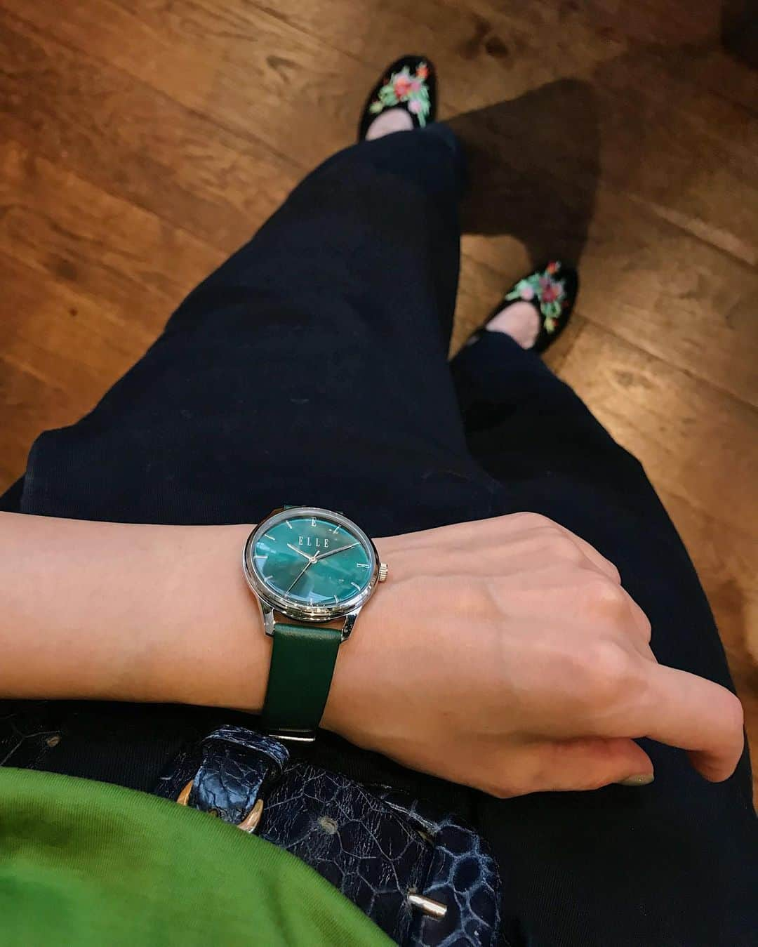 IZUMIさんのインスタグラム写真 - (IZUMIInstagram)「#ellewatches を試しに  @ellecafejapan へ🧁🍹 1万円前後💸で60型の時計⌚︎が🍬 わたしのお気に入りを付けさせてもらいました♡ 他にも可愛いのがあったな🤭 . #ELLE #ellewatches #parisiananywhere #elleboutiquejapan #ellegirlpromotion  #エル #エルウォッチ #時計 #腕時計」8月30日 19時43分 - izuuumixxx