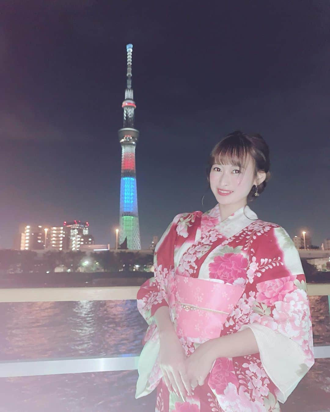 三浦亜莉沙さんのインスタグラム写真 - (三浦亜莉沙Instagram)「.﻿ スカイツリー綺麗だった〜☺️🌉❤️✨﻿ .﻿ .﻿ 東京オリンピック2020の﻿ 特別ライトアップなんだって✨﻿ .﻿ .﻿ #夏 #屋形船 #浴衣﻿ #スカイツリー #ライトアップ﻿」8月30日 19時47分 - arisa_0720