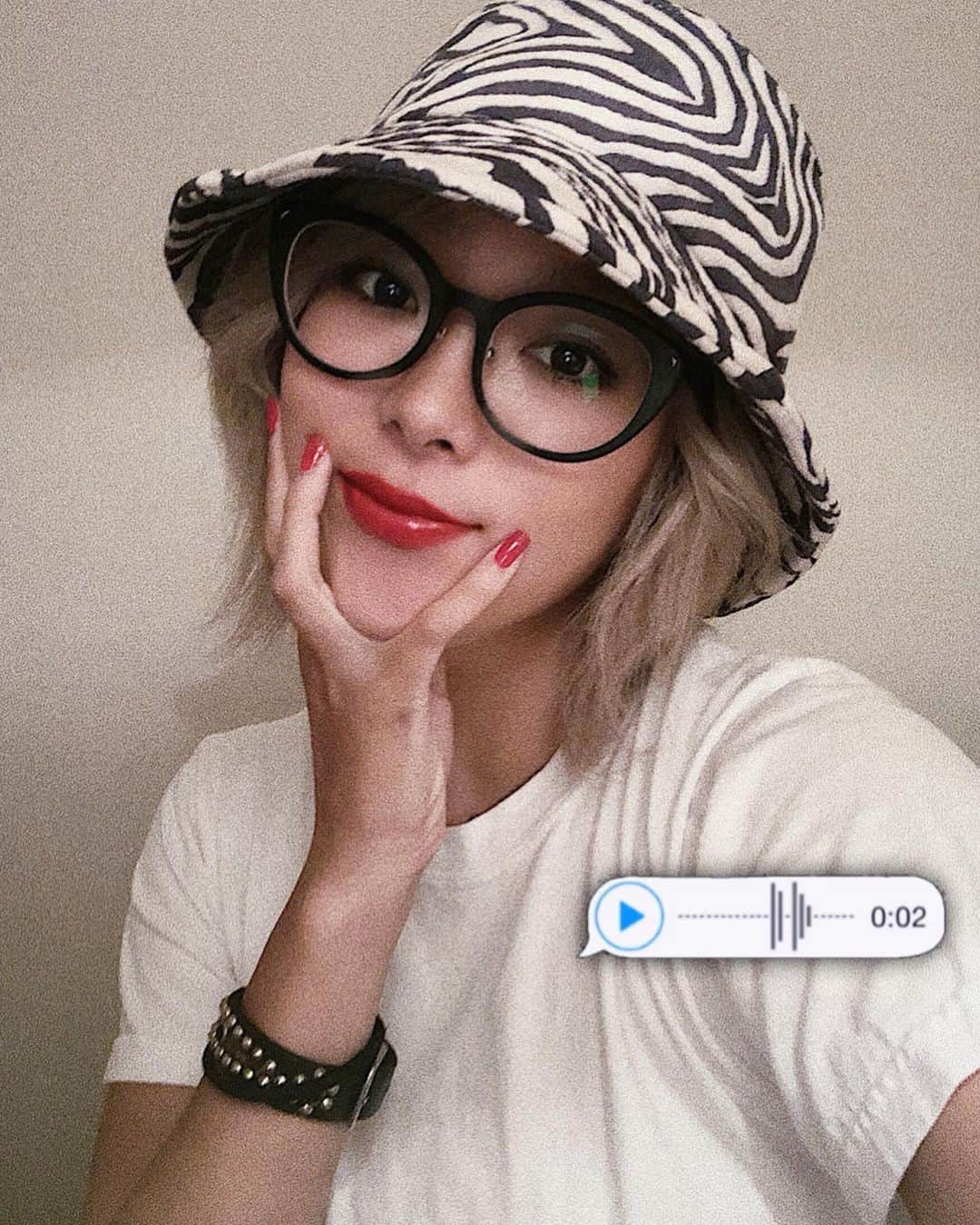 Yup’inのインスタグラム：「皆の意見を参考にヘアを決めようとSNSでアンケートをとったのですが、、🌪 色は圧倒的にプラチナ系が多くて、 長さは見事に半々に別れて悩みまくった👩🏼 . わかるよ〜〜 浮気してもなんだかんだこの色が落ち着いて戻ってくるのよね。笑 アンケート答えてくれた皆さんありがとう❤️」