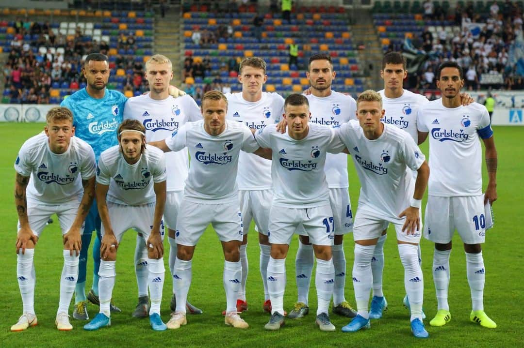 ピエール・ベングトソンのインスタグラム：「After a long qualification campaign, we are in another group stage! 🦁💙」