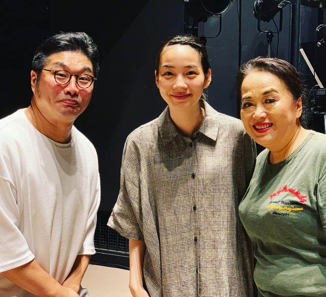 松尾諭さんのインスタグラム写真 - (松尾諭Instagram)「舞台「私の恋人」観劇。 えりさんもこひさんも最高！そして初舞台ののんちゃんが素敵すぎて恋するレベルでした、とえりさんに言ったらご本人にそのまま言われちゃって、すごい照れながら写真撮ったオジさんの図。 にしてもいい舞台でした。 #渡辺えり #小日向文世 #のん  #私の恋人 #じぇじぇ」8月30日 20時10分 - satoru_matsuo