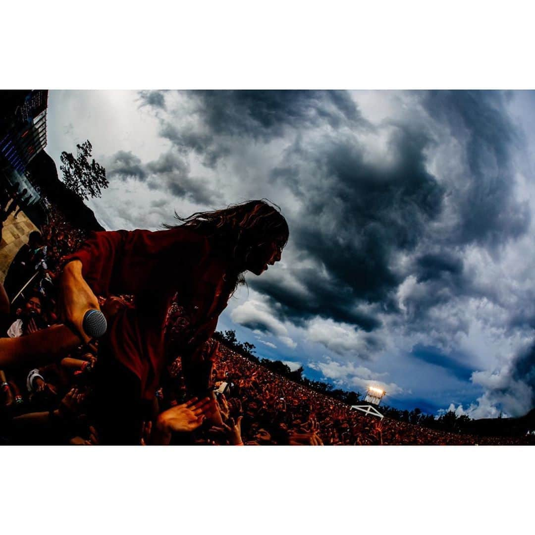 渋谷龍太さんのインスタグラム写真 - (渋谷龍太Instagram)「SWEET LOVE SHOWER 2019。藤原居ないけど、ちゃんとSUPER BEAVERやってきた。  写真 @junpeihiyoshi  #sweetloveshower #山中湖 #superbeaver」8月30日 20時13分 - gyakutarou