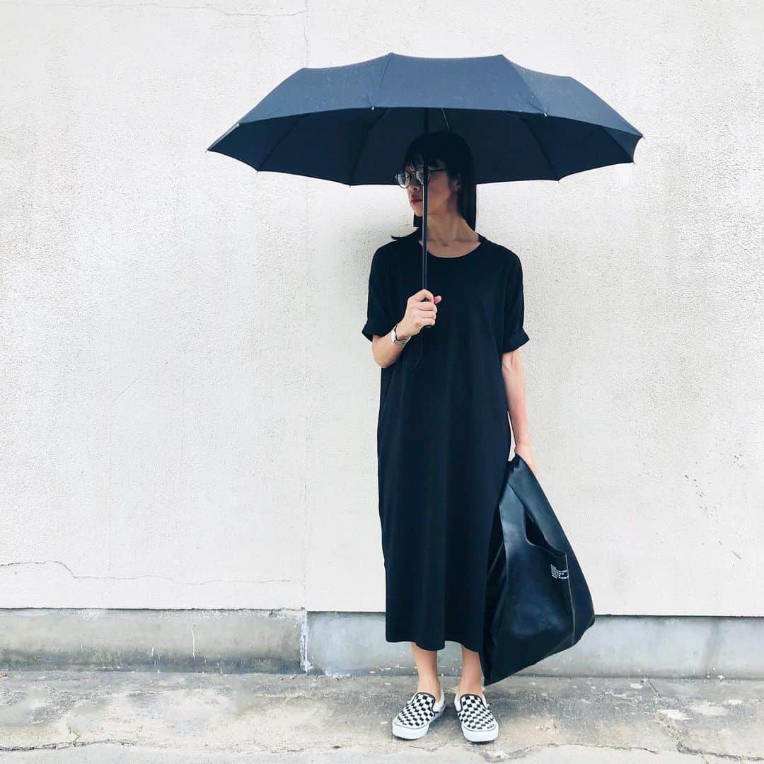 80232koさんのインスタグラム写真 - (80232koInstagram)「お気に入りの傘が壊れまして… 今回は強風用日傘兼用折りたたみだけど大きい傘です #vans#zara#fashion#instafashion#ファッション#コーディネート#今日のコーディネート#バンズ」8月30日 20時28分 - 80232ko