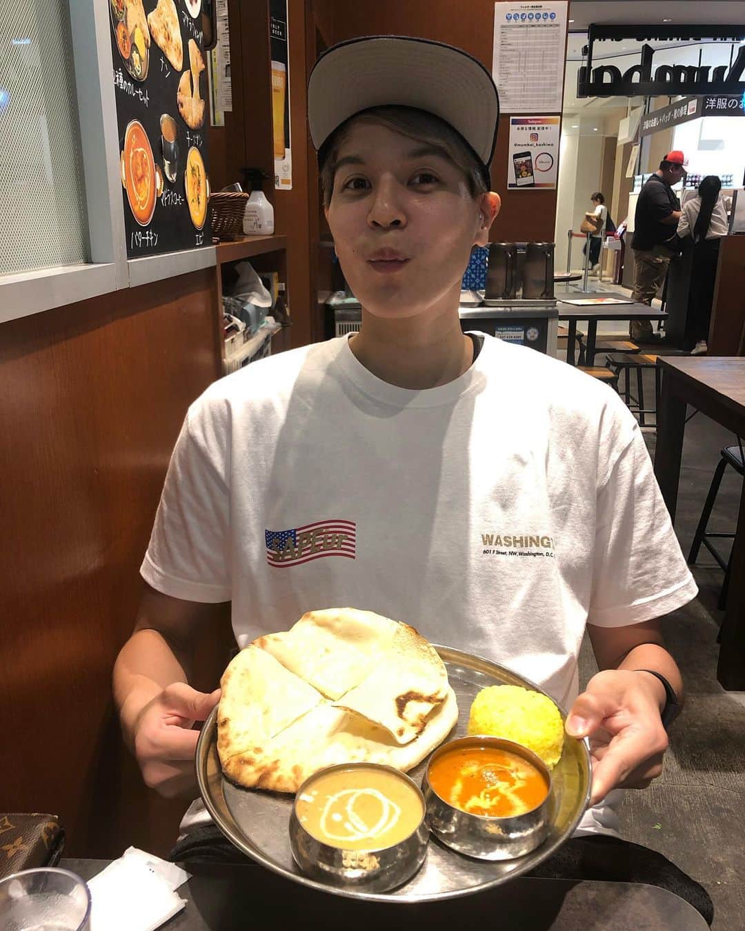 のインスタグラム：「カレーは甘口派です🍛 ご飯よりナン派です😄😄」
