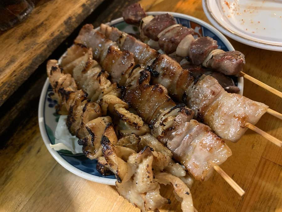 新谷あやかさんのインスタグラム写真 - (新谷あやかInstagram)「屋台『おかもと』にて。 ・  This is a culture in Fukuoka to have dinner in food cart. ・  You can eat japanese Izakaya food.  Plz visit here!! .  #新谷あやか #しんやあやか  #shinyaayaka  #actress #女優 #Englishteacher  #英語の先生 #ふるさと #故郷 #福岡#福岡出身 #fukuoka #中洲屋台  #福岡好き #福岡グルメ #おすすめ屋台 #福岡屋台 #豚バラ #屋台おかもと #japanesefood  #foodcart  #fukuoka  #japanesetrip  #japanesetravel」8月30日 20時31分 - shinya.ayaka