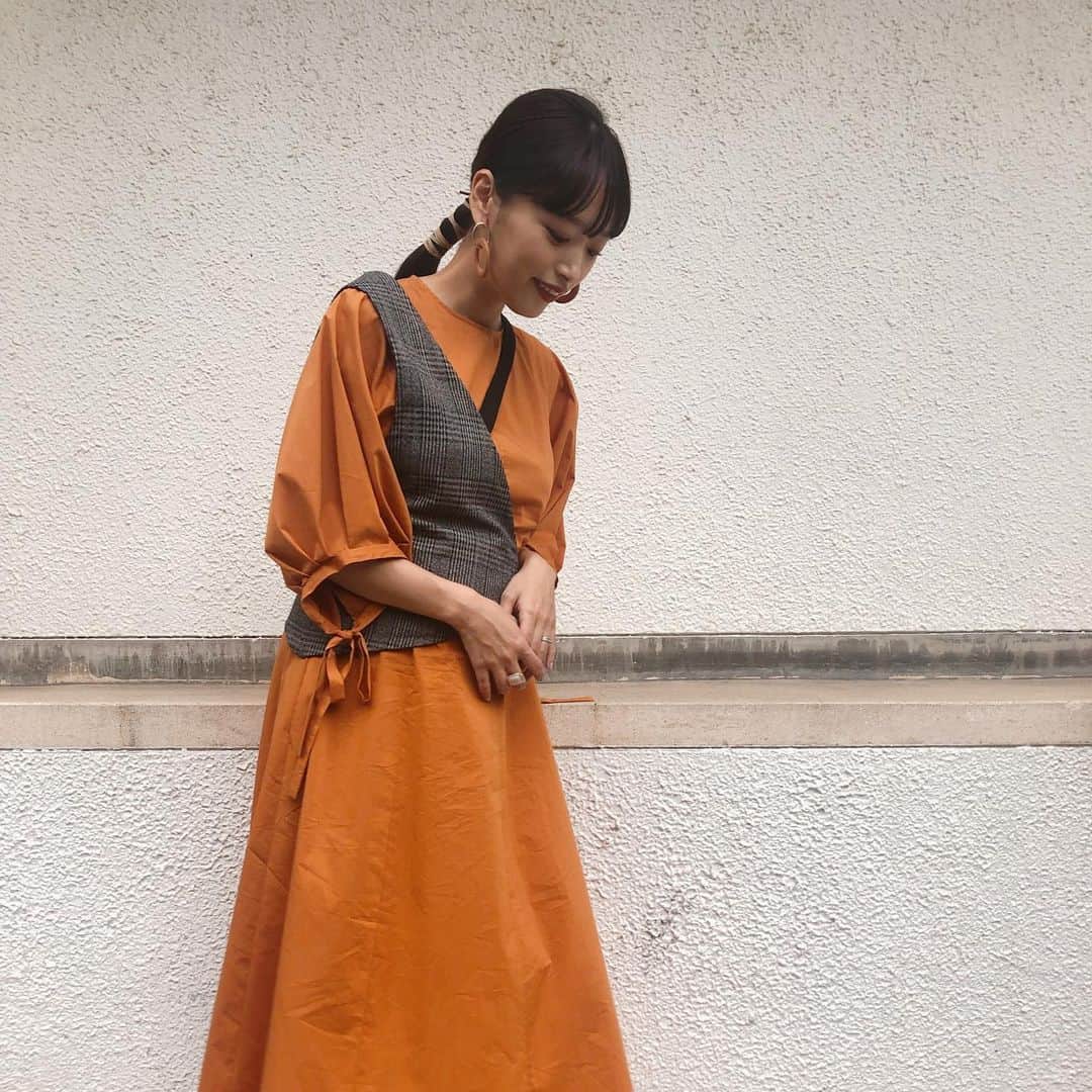 近藤千尋のインスタグラム：「今日の収録衣装💓😋 髪型も紐をつけてもらって 秋色でした🌰 @izumisam  １０歳くらい年下の皆さんに パワーをもらった収録😍❤️ また告知します📺 @abematv #イマっぽtv  #秋色 #コーデ #衣装」