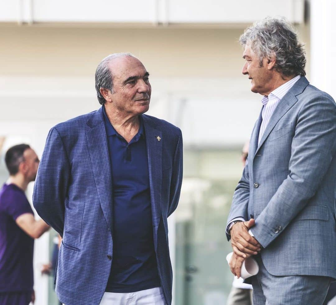 ACFフィオレンティーナさんのインスタグラム写真 - (ACFフィオレンティーナInstagram)「🇮🇹 Rocco & Joseph Commisso a seguire la seduta dei viola | 🇺🇸 Rocco & Joseph Commisso watching the Fiorentina training session  #ForzaViola」8月30日 20時37分 - acffiorentina