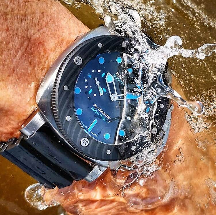 オフィチーネ パネライさんのインスタグラム写真 - (オフィチーネ パネライInstagram)「This week the #PaneraiShotOfTheWeek goes to @countoftime for this beautiful shot of the Submersible BMG-Tech.  #PAM799 #risti #paneristi #paneristi4ever  #PaneraiSubmersible #Submersible #paneraiwatches #repost #regram #paneraiwatch #paneraistraps」8月30日 20時38分 - panerai