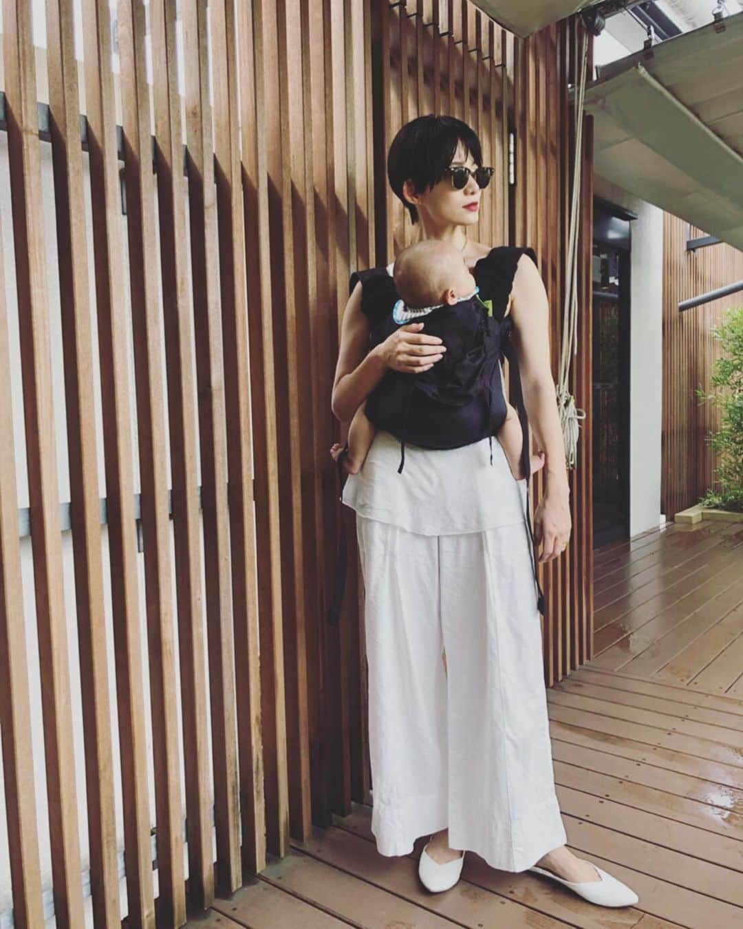 平山奈美のインスタグラム：「ばっさりショートにしちゃいました◎ . #ついにバッサリ #高校の現役時代より短い #さくどりしましょ . #ベリショ #ハンサムショート#ヘアスタイル #イメチェン #男の子ママ #ママコーデ #白コーデ #プチプラコーデ #新米ママ #男の子ベビー #楽チン #赤ちゃんのいる暮らし  #new #hair #change #haircut #ootd #code #white #baby #boy #mama #shorthair」