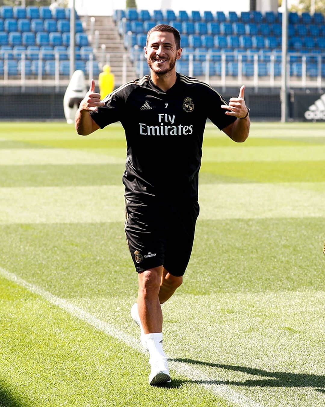 レアル・マドリードさんのインスタグラム写真 - (レアル・マドリードInstagram)「👏 Congratulations, @HazardEden_10! 🏆 UEFA @EuropaLeague Player of the Season 🗓 2018/19 #HalaMadrid | #UEFAawards」8月30日 20時48分 - realmadrid