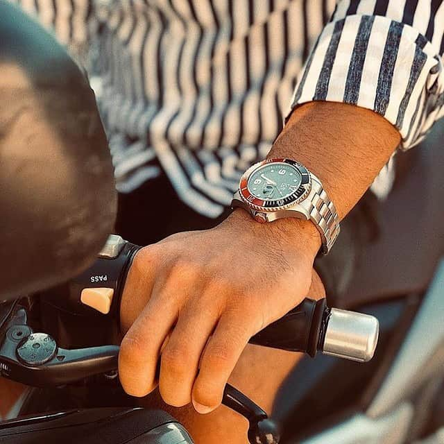 アイスウォッチさんのインスタグラム写真 - (アイスウォッチInstagram)「Always in a hurry, but never out of style 🤩 Thank you @mr.dimartino ✌🏼#icewatch #changeyoucan #icesteel #watch #men #style #fashion #moto #steel #classymen #goodday」8月30日 20時57分 - icewatch