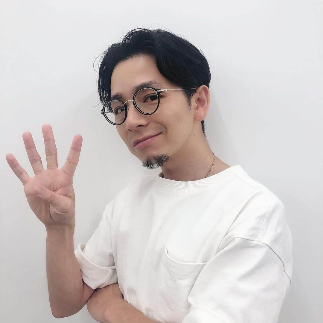 内田聡一郎さんのインスタグラム写真 - (内田聡一郎Instagram)「本日8/30。私、誕生日！ 今年で40歳になりました！ ついに40歳だよ！！！ 40歳のテーマは 「健康第一！毎日6時間以上は寝る！でもやりたい事は全部やる！」 です！ 最高の40代にするぞ🔥  #LECO #lecotokyo #内田聡一郎 #誕生日 #8/30 #俺 #HBD #happybirthday  #ハッピーバースデー #40歳 #アラフォー #40代 #美容師」8月30日 21時00分 - soucuts