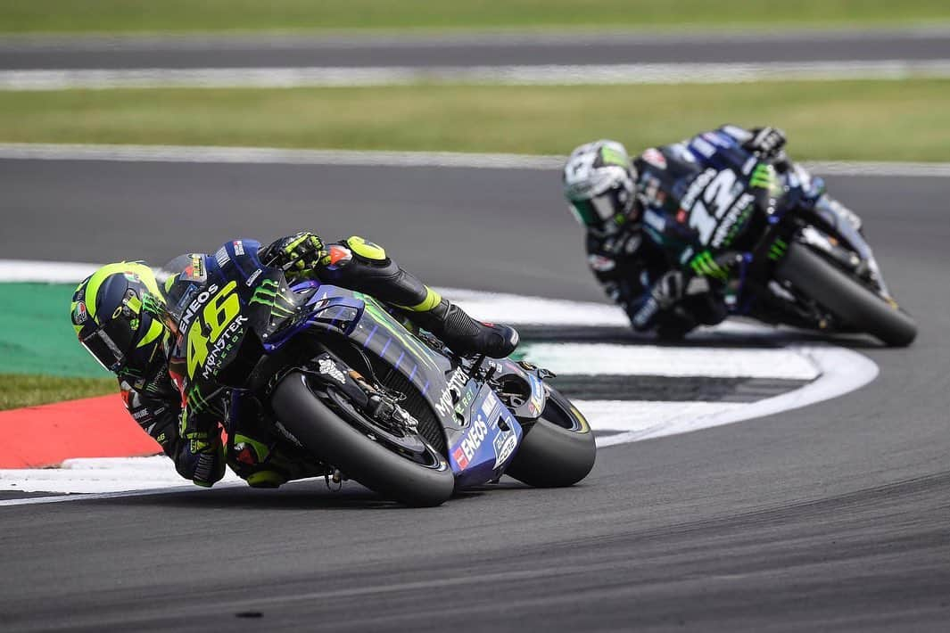 バレンティーノ・ロッシさんのインスタグラム写真 - (バレンティーノ・ロッシInstagram)「Silverstone Circuit,England  Sunday,MotoGP Race 📸 @falex79 @gigisoldano @jesusrobledo」8月30日 21時09分 - valeyellow46