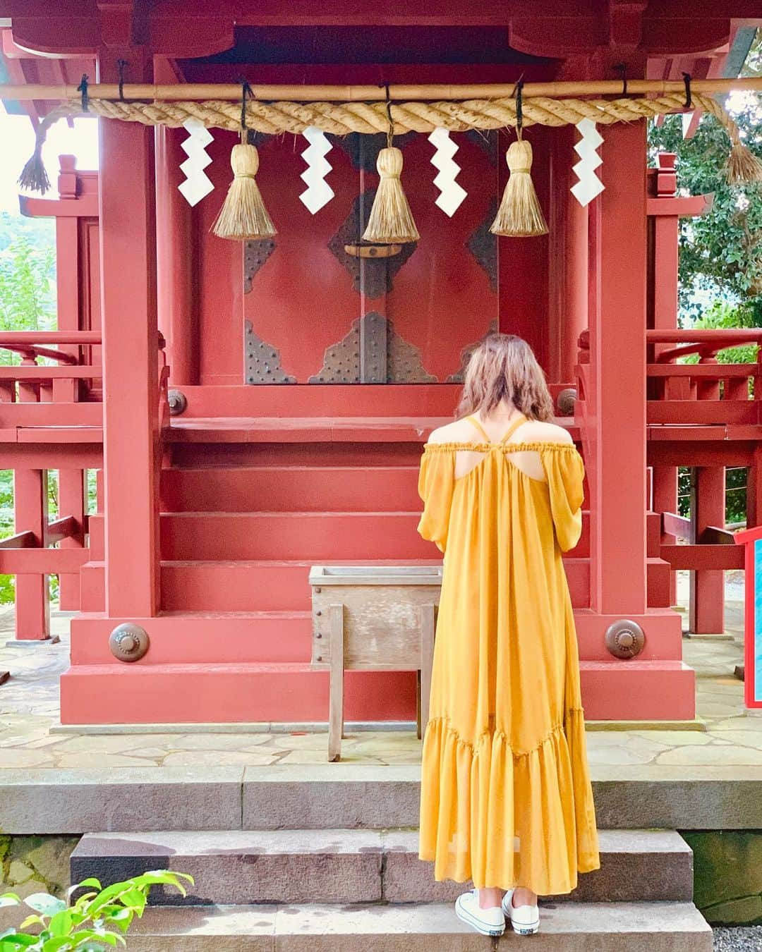 谷川りさこさんのインスタグラム写真 - (谷川りさこInstagram)「伊豆山神社へ パワースポット 海鮮丼が美味しかった #伊豆山神社#伊豆#パワースポット#chill#chillout#shooting」8月30日 21時11分 - risakoko