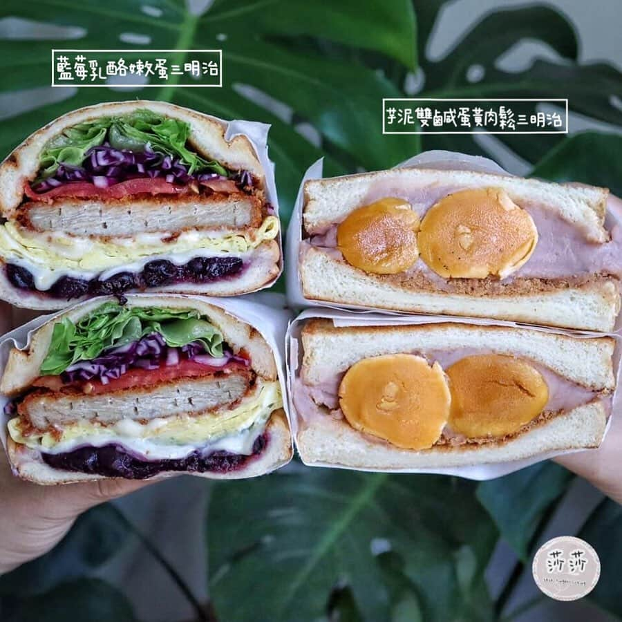 4foodie, for foodieさんのインスタグラム写真 - (4foodie, for foodieInstagram)「感謝 @sasa_finger_licking 的分享🙏🏻 🔹標記 #4foodieforfoodie 就有機會讓我們分享你的文章哦🔹 📍Taipei, Taiwan 幸福的一天 happiness day / 以下餐點及價位 芋泥(雙)鹹蛋黃肉鬆三明治 / $125 美味程度：🌕🌕🌕🌕🌑 💡補充💡吐司烤的還不錯 不乾  夾上微甜綿密滑順的芋泥 搭配鹹香肉鬆和鹹蛋黃 甜鹹交錯 滿好吃的 我們吃半份 配飲料就飽了 份量很足夠 藍莓乳酪豬排嫩蛋三明治 / $180 美味程度：🌕🌕🌕🌗🌑 💡補充💡吐司一樣烤的好吃 配料豐富 但豬排偏乾 藍莓味有點搶味 價格稍貴 整體 環境衛生：🌕🌕🌕🌕🌕 服務態度：🌕🌕🌕🌕🌕 再訪意願：🌕🌕🌕🌑🌑 🗺台北市松山區光復北路11巷91號 🚇捷運南京三民站2號出口約走5分鐘 ☎️‪2747-2047‬ ⏰7:30-15:00 #taiwanfood #taipeifood #台北 #台北美食 #台湾 #台湾美食 #相機先食 #台北早餐 #台北早午餐 #南京三民站美食 #brunch #breakfast  #brunch #芋泥 #芋頭 #芋泥控 #芋頭控 #芋泥吐司 #芋泥肉鬆 #happinessday #鹹蛋黃 #莎莎吃早午餐  #莎莎吃早餐  #莎莎吃南京三民站 ©版權所有，不得轉載copyrights reserved」8月30日 21時12分 - 4foodie