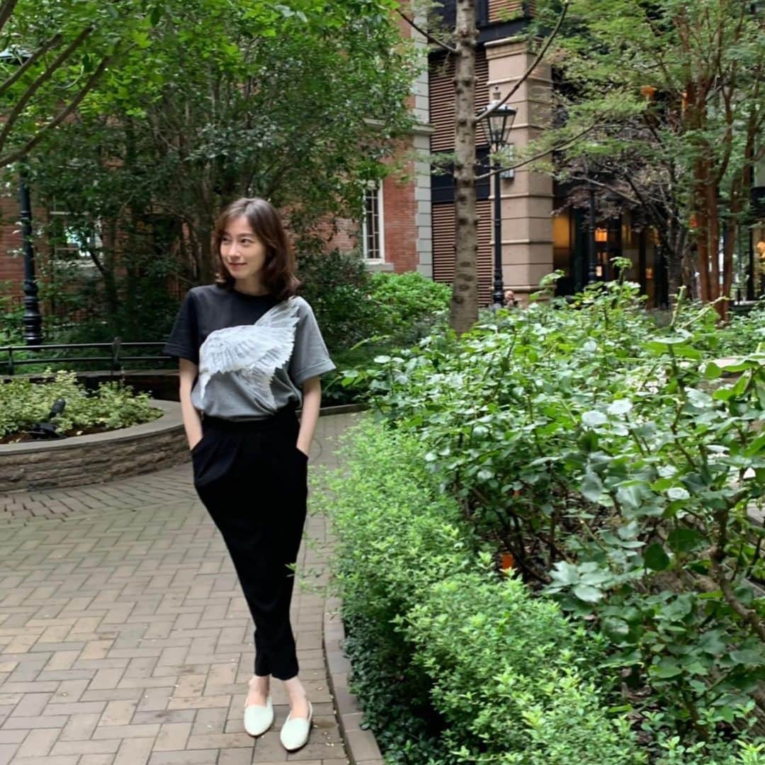 小橋めぐみのインスタグラム：「晩夏。 天使の羽根のTシャツで 次の季節に羽ばたきたい。 #frenchpave #cawaii」