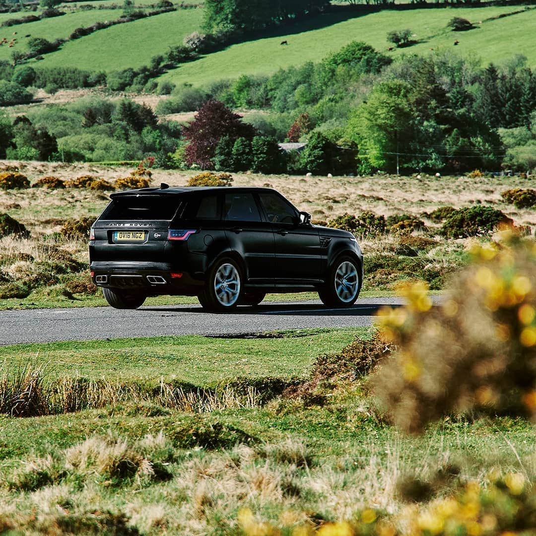 Land Roverさんのインスタグラム写真 - (Land RoverInstagram)「You can’t help but savour every moment behind the wheel of the #RangeRoverSportSVR. Search ‘Range Rover Sport SVR Test Drive’ to book now.  #SV #SpecialVehicleOperations #LandRover #SUV #4x4 #Carsofinstagram #Instacar #Design #CarLifestyle #LandRover #Cars #Car #RangeRover」8月30日 21時34分 - landrover