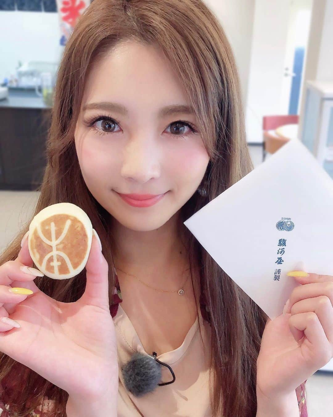 本谷紗己さんのインスタグラム写真 - (本谷紗己Instagram)「和歌山のだいすきな和菓子のひとつ﻿ ﻿「本 」という漢字が目印の﻿ 「 #本ノ字饅頭 」﻿ ﻿ 本谷という名字として、、！﻿ ﻿ 勝手に親近感を感じていました👶✨ ﻿ ﻿ #総本家駿河屋 さん🥰﻿ ﻿ 本ノ字饅頭 食べたら教えてね💓💓﻿ ﻿  #だいすきな味 #皮の食感がたまらない #中のあんこの甘さが幸せ  #insta_wakayama #wakayama #さぴ和歌山 #和歌山 #ポジティブアクティブアグレッシブ #和菓子 #和歌山カフェ」8月30日 21時31分 - sappyon38