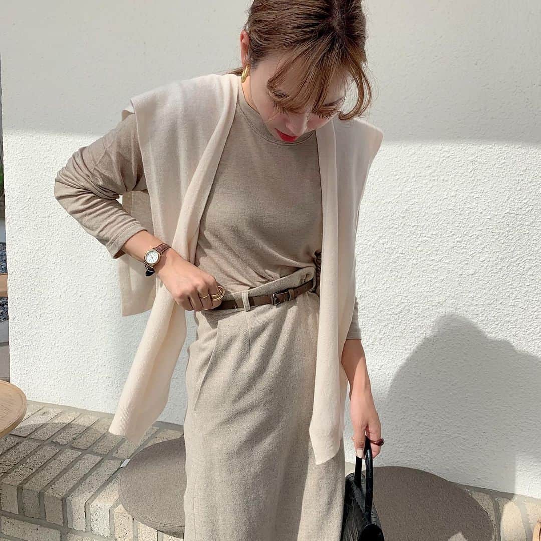 saanaaeのインスタグラム：「涼しくなってきて 今のシーズンが1番わくわくするね🍂💭♡ 大好きな季節だから お天気はよ良くなっておくれ🥺✨ #すごくdmいただいたこのsk #柄がすごく可愛いの #ベストカーデも本気のへびろて #NUEのあき #NUEbyas」