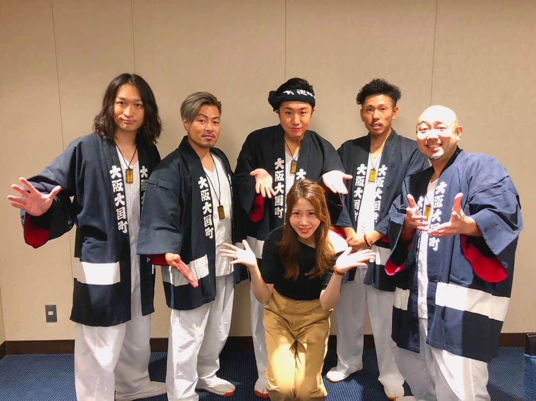 DJ みぃのインスタグラム：「「ITAMI MUSIC HOUR supported by FM OH!」＠大阪国際空港！ゲストは『ET-KING』の皆さん✨あいにくのお天気にもかかわらず、会場ぱんぱんになるくらいの沢山の方に来て頂きました😭ライブの続きは9月21、22日になんばHatchで行われるET-KINGさん結成20周年記念ライブで🎤✊🏻🎶皆さんありがとうございました🥰💕 #大阪国際空港 #ET-KING #ベストも出るよ #北海道ツアー実現しますように #fmoh」